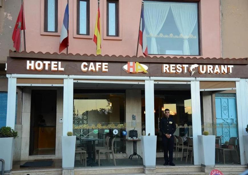 Hotel Al Amal 티즈니트 외부 사진